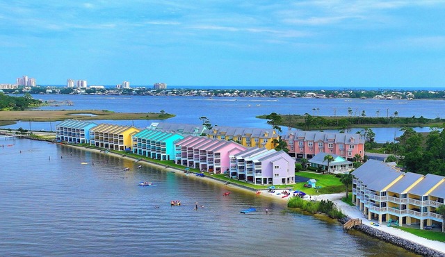 NEW LISTING! Beach. Pool. Near FloraBama and Gulf Shores! SNOWBIRD 35% OFF