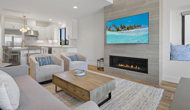 New Luxury Listing, Fire Table, Walk to Beach, Ocean View Roof Deck, Garage in Encinitas