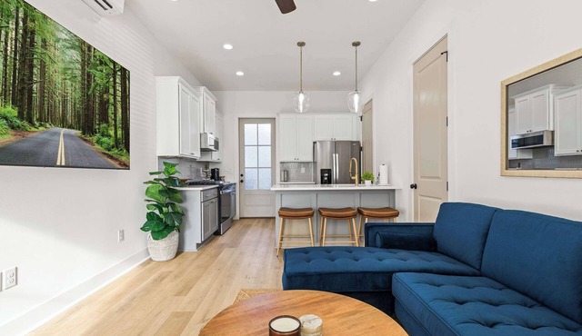 NEW Oakview Loft - River Ranch - 85" TV - Office - Nespresso - 2 King Beds