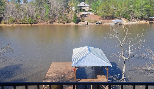 New on the Market 6bd/4.5ba Sleeps 16