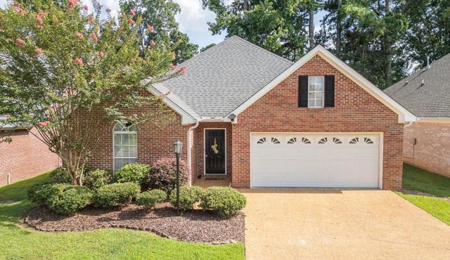 New! Starkville Retreat Walk to MSU