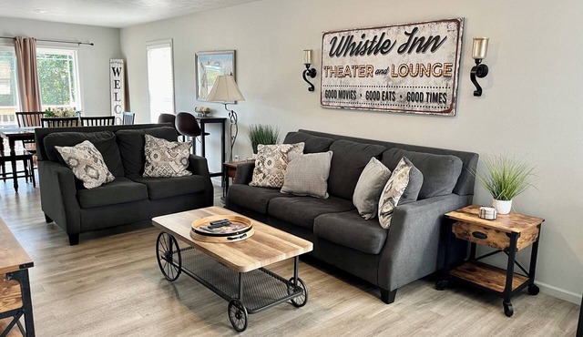 Newer Downtown Home- Walk to Landing, Scenic Railroad and Restaurants