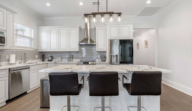 Newly constructed 4 Bed luxury house with Private Heated Pool
