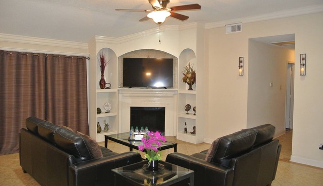 Newly Remodeled Luxurious N Spacious Home. 4BR+2BA/2Kings+3Queens/Clean+Comfy!