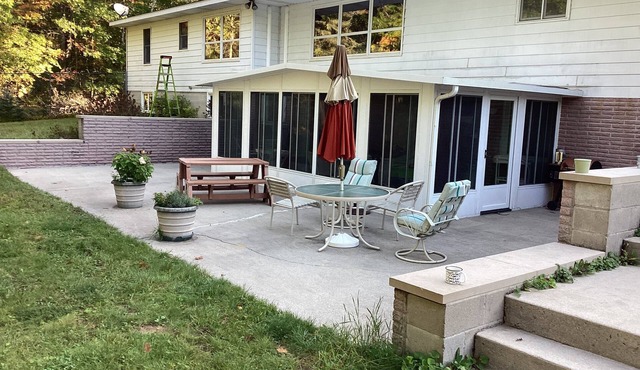 Newly renovated, large home, private, wooded area, beautiful river, pet friendly