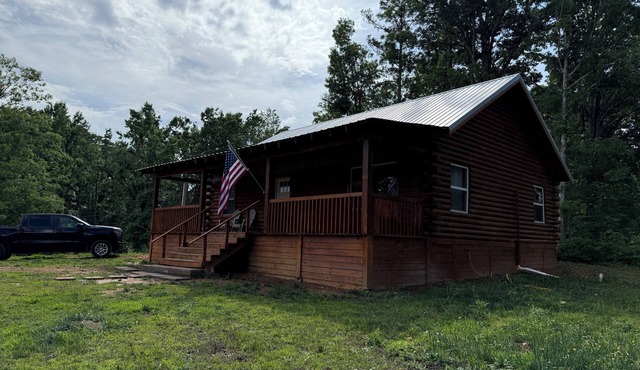 Nice 2-bedroom cabin with AC in charming Waynesboro