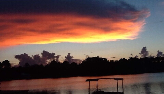 Nice quiet lakefront home with great fishing !