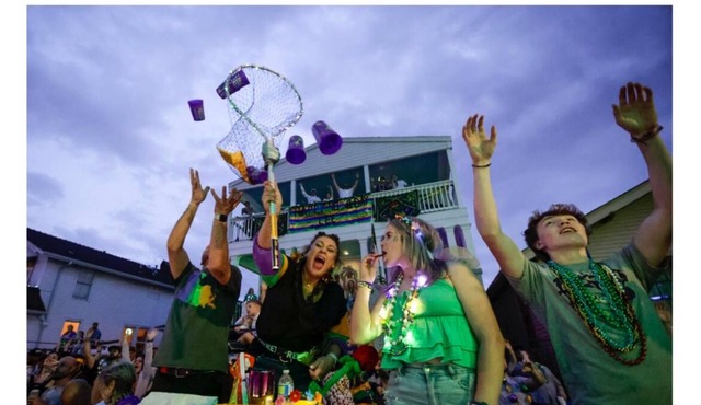 No Cleaning Fees. Front row Endymion Hang Out. City Park Luxury.