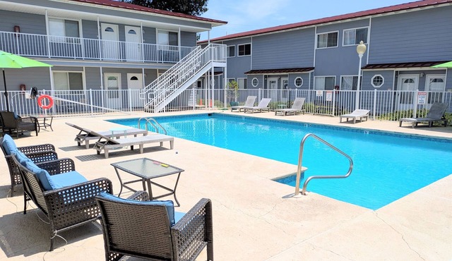 Oak Shores - Pool/Fitness Center/Beach/Restaurants