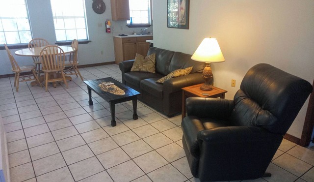 OakHaven Annex-Large, secluded apartment one block from beach and Walmart.