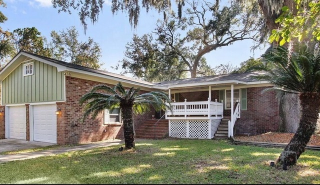 Oatland Island getaway w/ heated pool