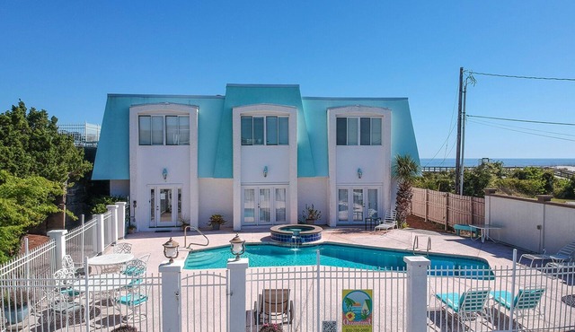 Oceanfront Historic Oasis : Direct Beach Access