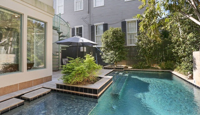 On Historic St Charles Avenue Streetcar Line with pool!