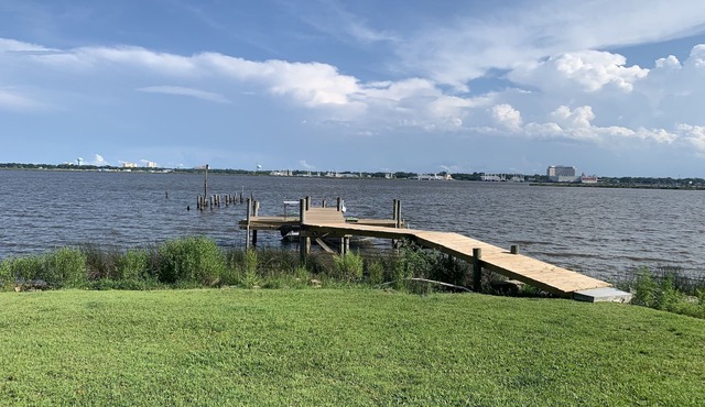 *On The Water* 1 bedroom ground floor- Sleeps 4