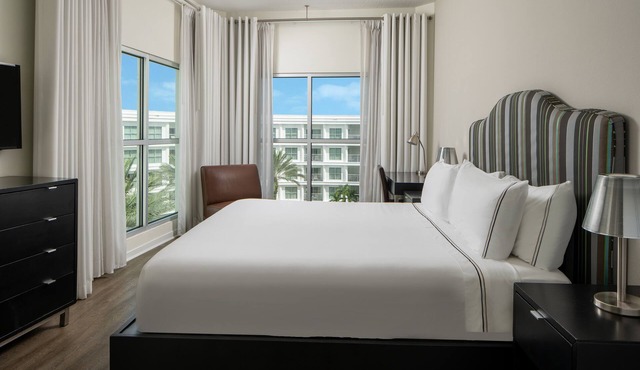 One-Bedroom Apartment near Disney