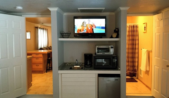 Open All Year. Ausable River Access. Newly Remodeled!
