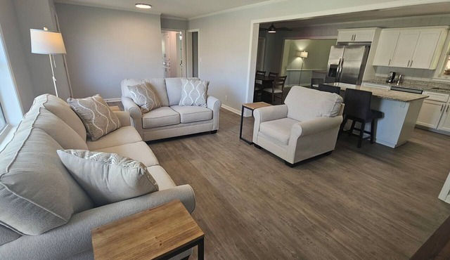 Open floor-plan - Large Covered Patio - Kitchen Island - 5 beds in Dothan