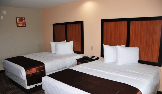 Paradise Inn & Suites