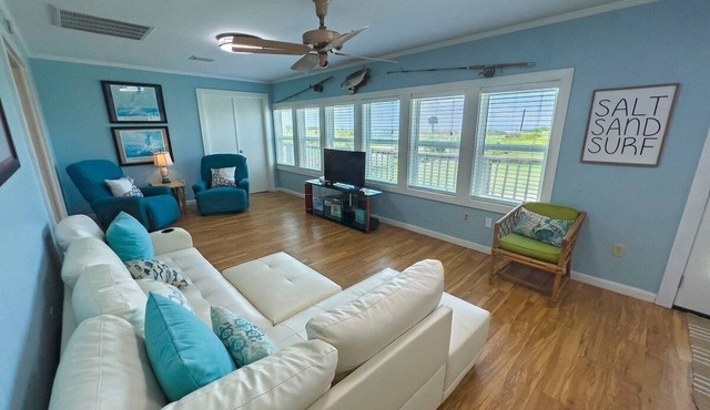 Pardners - Beachfront - Island Realty