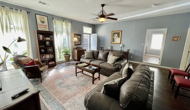 Parsons' Carriage House - Book Now !