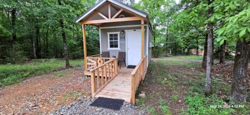 Peaceful Cabin Surrounded by Natural Beauty in Mena, Arkansas