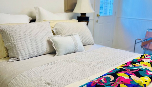Peaceful Private Carriage House in Savannah - Furnished + Utilities Included
