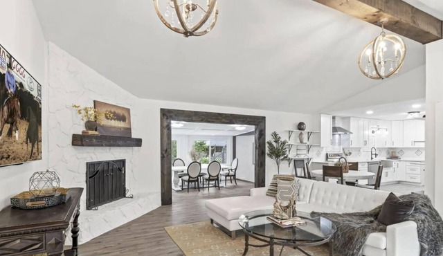 Peaceful Private Luxe Farm Retreat, Hot Tub & Large yard, Longer&Corporate Deals