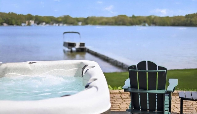 Perfect Storm: Hot Tub, Sleeps 10, Sandy Beach