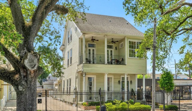 Pet-Friendly | 2 Porches, 2 Blocks to Streetcar