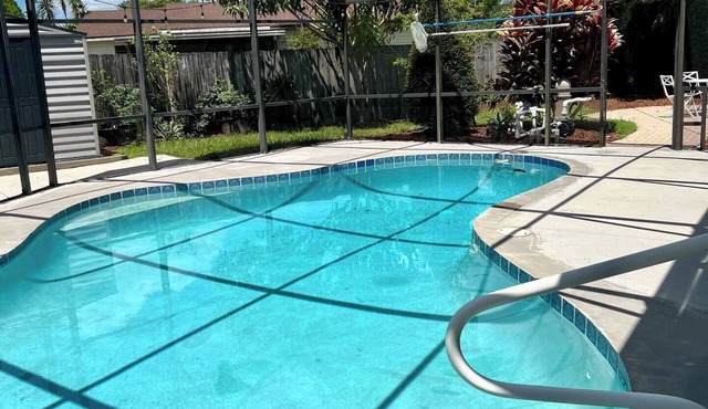 Pet friendly 3 Bedroom POOL Home in the Heart of Orlando