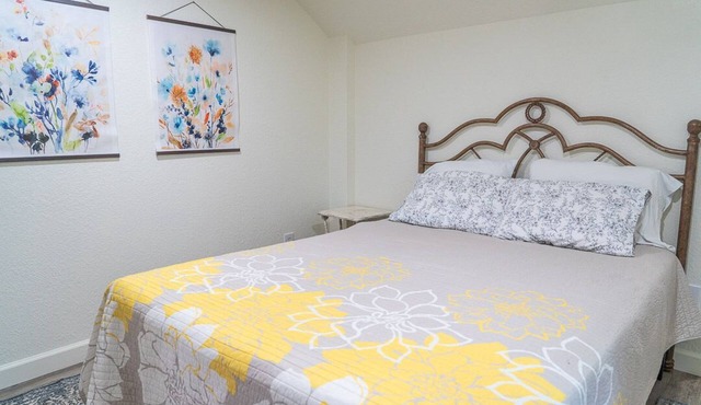 Pet Friendly Comfortable Apartment in Historic Deland