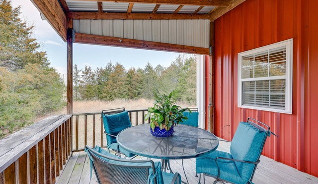 Pet-Friendly Dover Cottage w/Deck + Mtn Views!