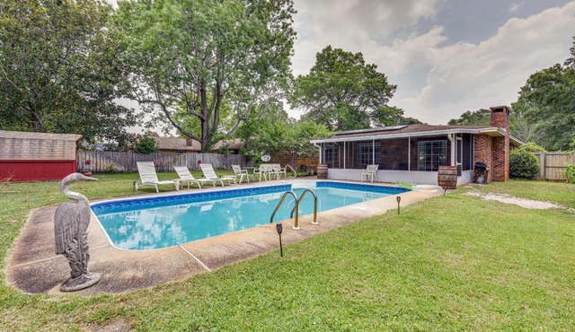 Pet-Friendly Fort Walton Beach Home w/Pool