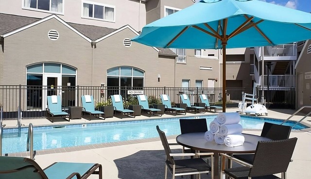 Pet-Friendly Haven, Free Breakfast! Comfort Guaranteed, 2 Classy Units!