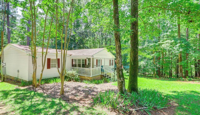 Pet-Friendly Sparta Retreat: Porches & Fire Pit!