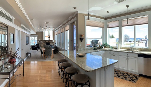 Pier Harbor Condo #2-Downtown