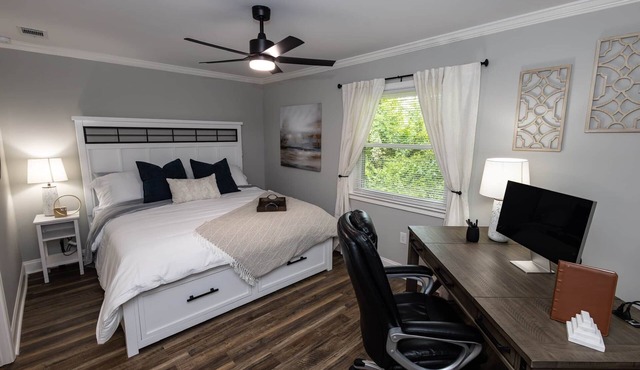Pines at 5 Corporate Furnished Rentals Suite 220