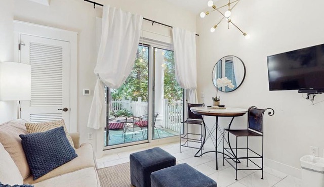 Pleasant studio at The Baytowne Wharf with shared pool hot tub shopping & events