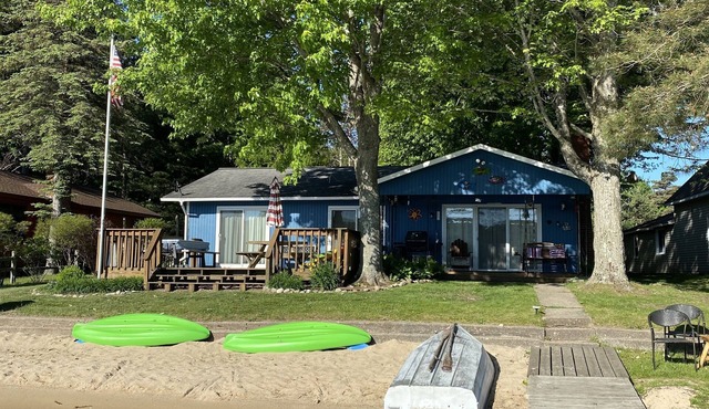 Polski Cottages on Intermediate Lake