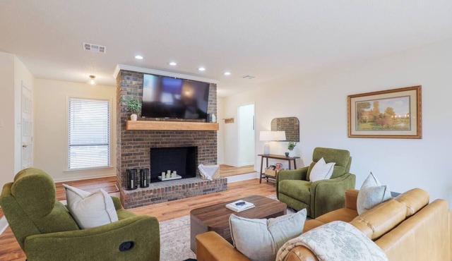 Pool Home w/King Beds, 4 TVs & Large Backyard