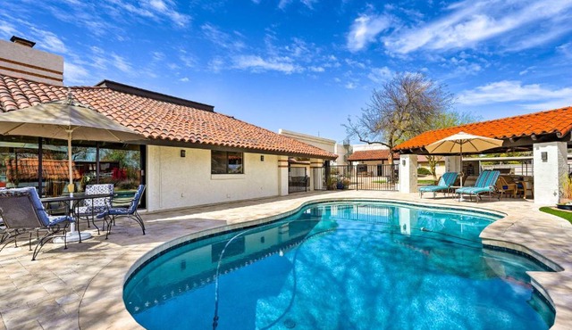 Pool & Putting Green: Group Getaway in Glendale! in Phoenix