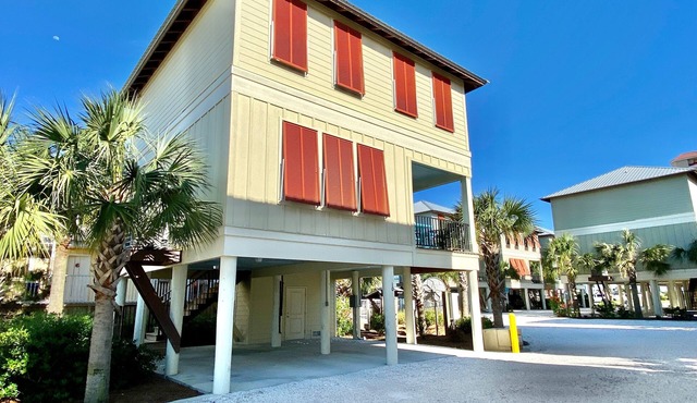 Premier Beach House - Pool, All Beach Equipment Provided! Pets stay FREE!