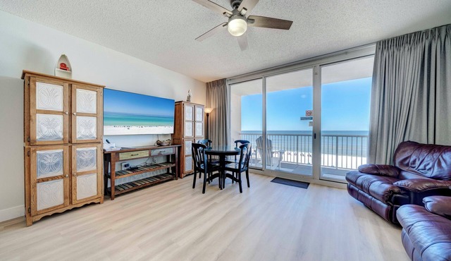 Premium beach front condo- RESERVED PARKING and free beach chair tower 1-305