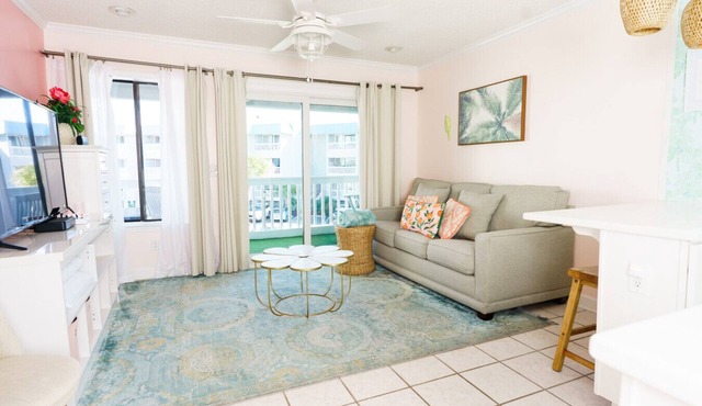 Private Balcony - Pickle Ball - Beach and Pool