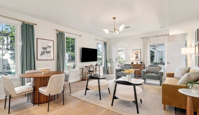 Private Family Home & Rooftop Deck + Parking