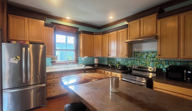 Private, large 2-bedroom house with a balcony in beautiful Bayou St. John.