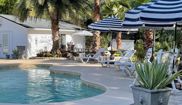 Private Oasis-Heated Pool-Sleeps 10 - Top Amenities-Pet friendly-cozy