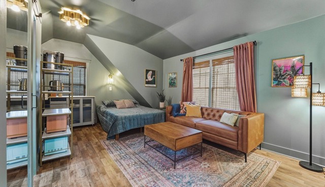 Private, Stylish, and Relaxing East Atlanta Studio with Pool and Patio
