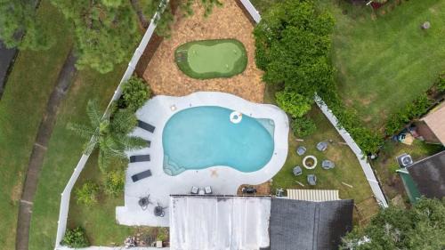 Putt Putt Pool Home - Mini Golf Grill Ping Pong
