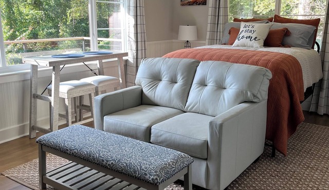 Quaint studio with AC in the charming Fondren area of Jackson.
